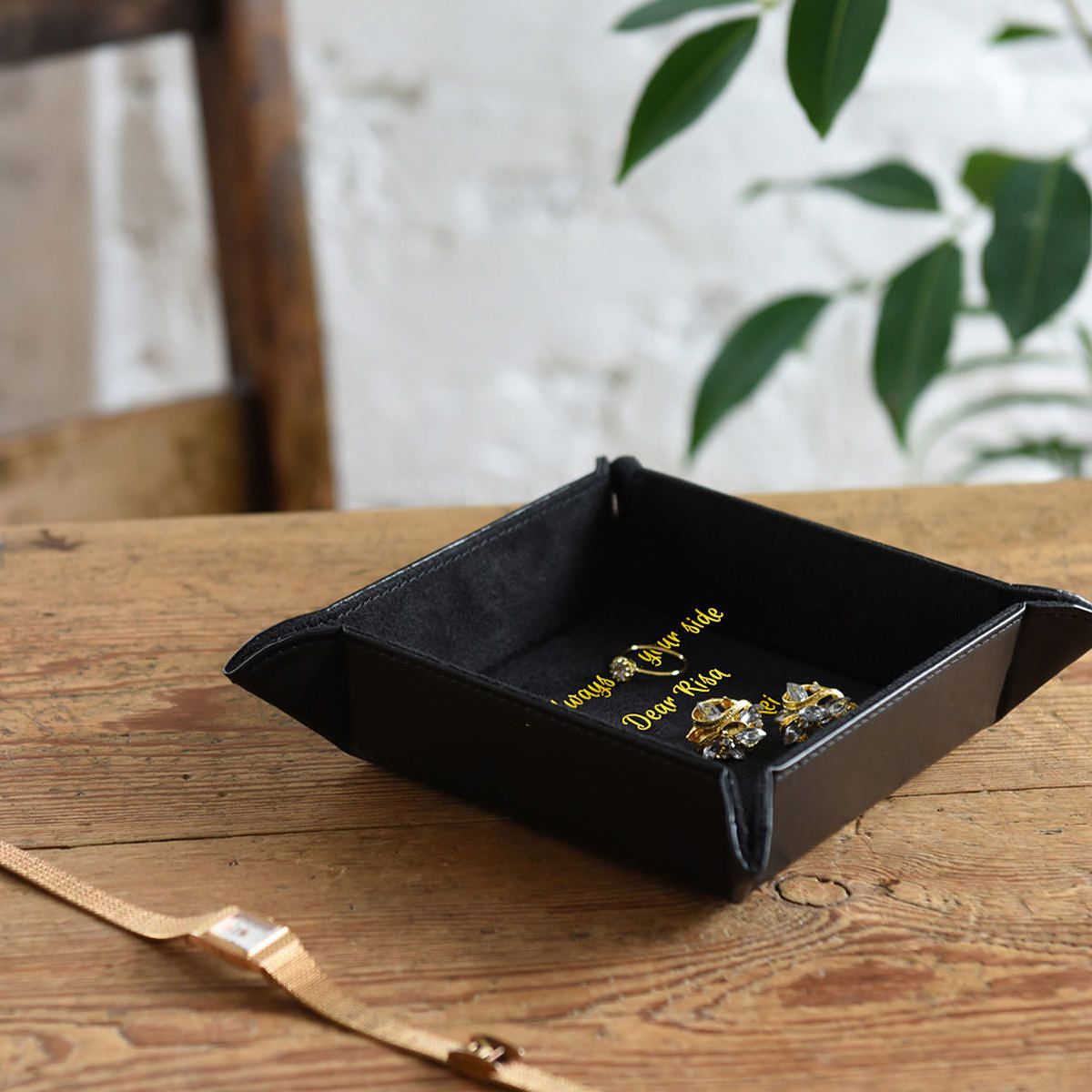 レザーボタントレイ スクエア ブラック}